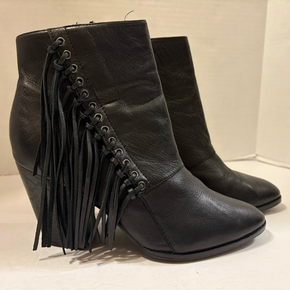 Aldo Linsey black leather fringe accented boots booties size 7.5 - Picture 9 of 9
